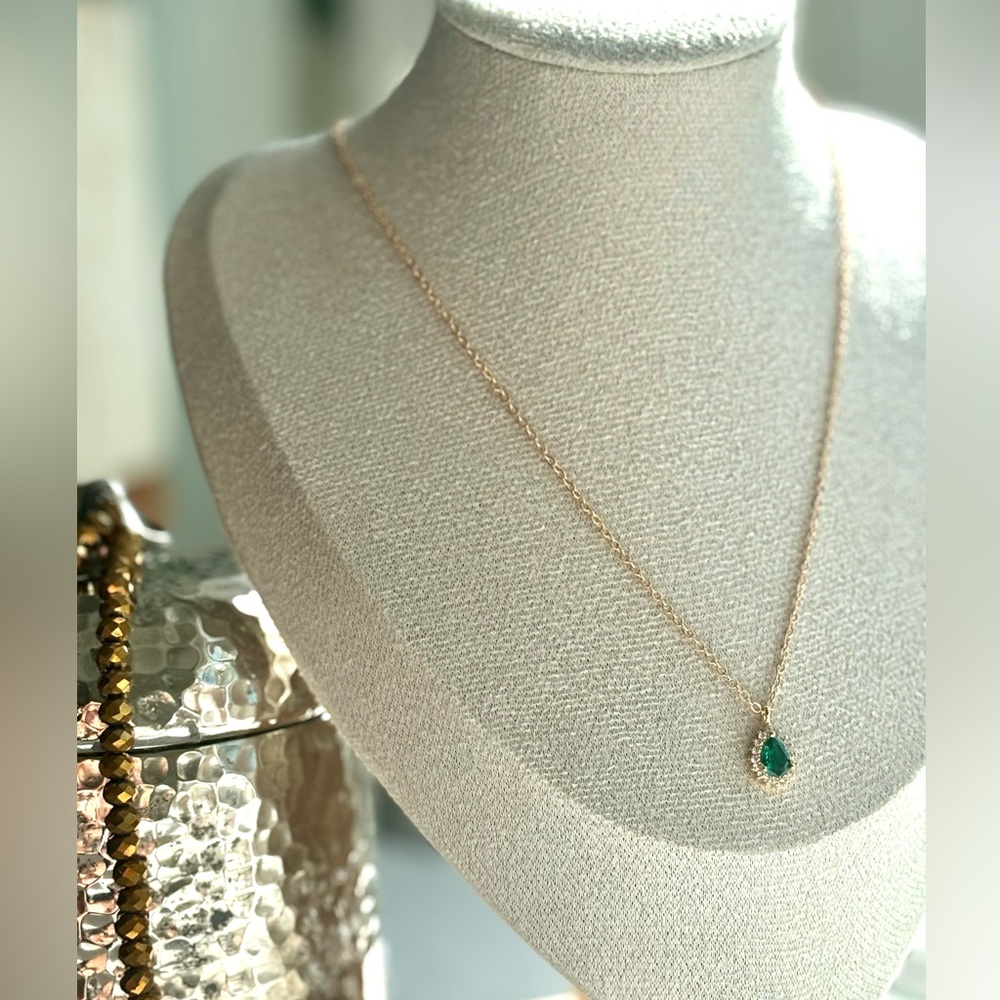🌟BUY 1 GET 1 FREE🌟BRAND NEW Emerald Green Drop Necklace